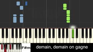 Les enfoirés feat. Kylian Mbappé - On trace (piano facile avec accords et paroles)