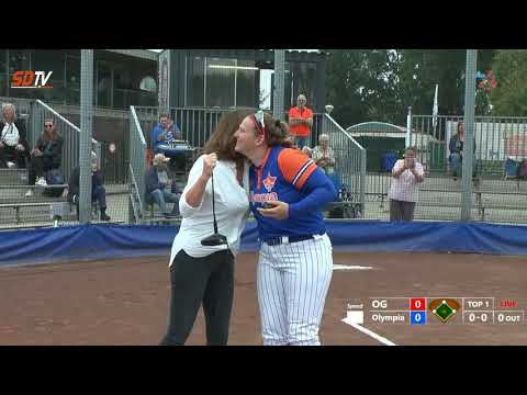 Huldiging Marielle Vleugels 400e Wedstrijd in de hoofdklasse