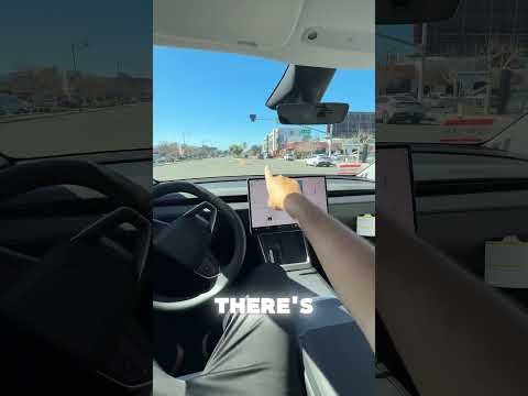 New Tesla model Y handles a U-turn perfectly on full self driving