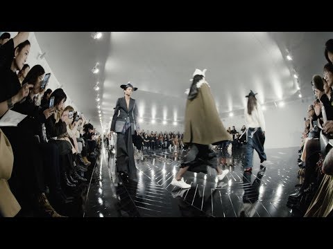 LOEWE Fall Winter 2019 women's runway collection