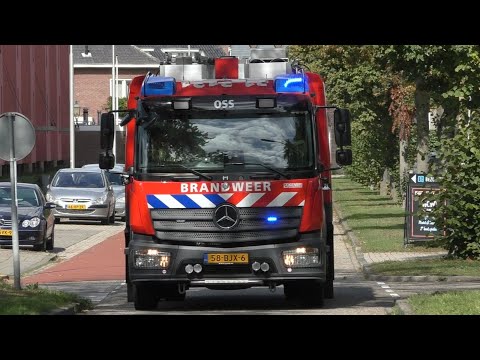 Prio 1 TS 21-3131 met spoed naar verschillende meldingen in Oss