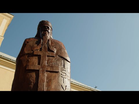 Szent István király szobra Sárosorosziban