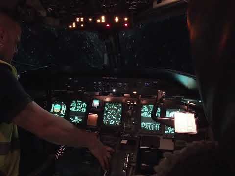 Aircraft maintenance DHC-8 Q400 engine starter/generator replacement with run-up for testing