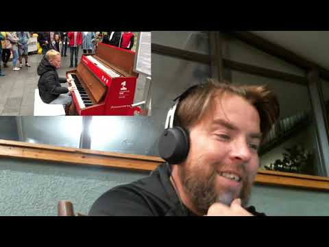 How to attract a crowd in 4 minutes - Piano Dance mix REACTION