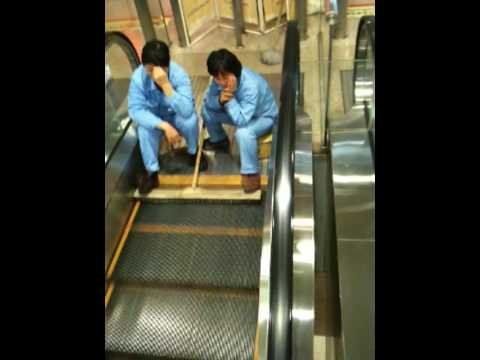 How To: Clean The Steps On An Escalator