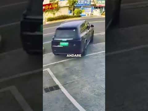 L'Auto Che Si Parcheggia da Sola Ha Scatenato il Caos