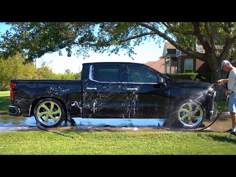 Slammed 2020 Chevrolet Silverado on 22's gets a wash