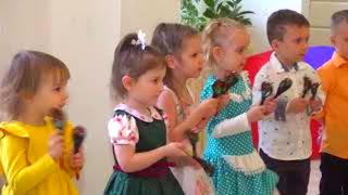 Во саду ли в огороде Русская народная песня Детский сад kindergarten Russian folk song
Подпишитесь на канал https://www.youtube.com/c/ziminvideo
В детском саду на празднике выступили дети. Они играли на народных инструментах песню для