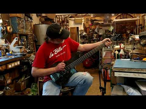 1095 Singlecut 4 string bass medium (32") scale
