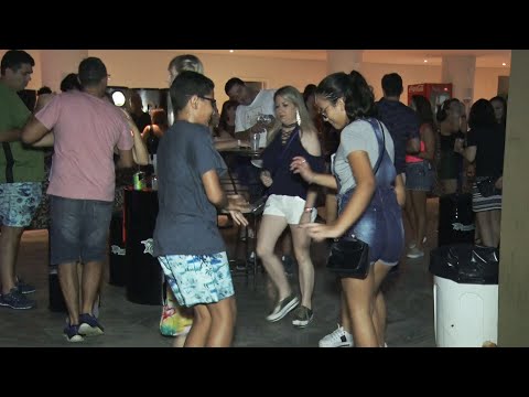 Ginástico esquenta foliões em evento pré-carnaval