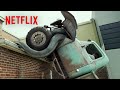 壁を登り屋根を走る、はちゃめちゃカーチェイス🛻 | モンスタートラック | Netflix Japan