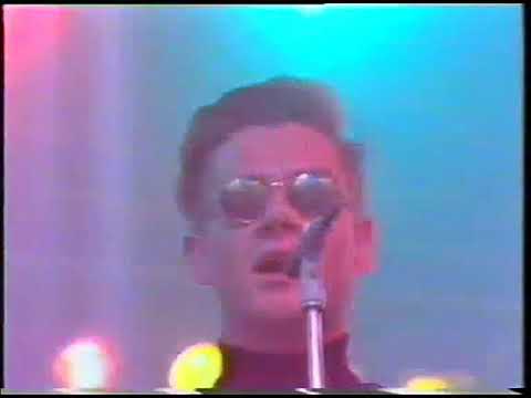 Feargal Sharkey with Madness – Listen To Your Father (Studio, TOTP)