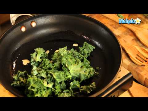 How to Make Sautéed Kale With Toasted Pine Nuts