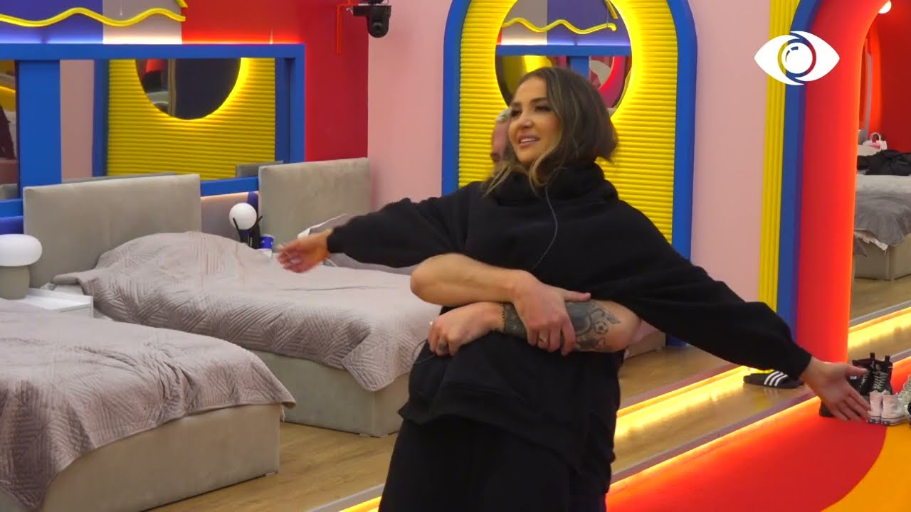 Luizi mban në krahë Kiarën