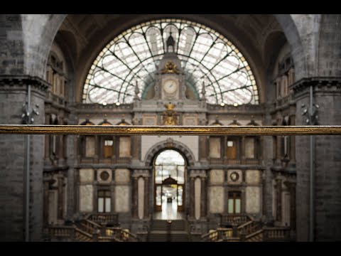 Germaine Kruip, "Resonance" in Antwerp Central Station