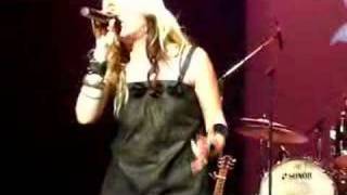 Too Low - Suzie McNeil (live)