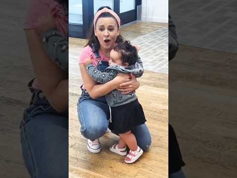 1 year old recognized Ms. Rachel outside youtube. #msrachel #toddlersongs   #shortsviral