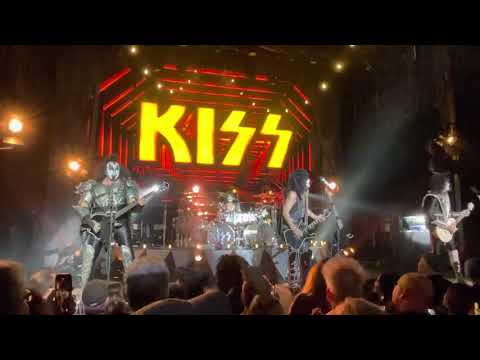 Kiss She so European Kiss Kruise X night one 2021