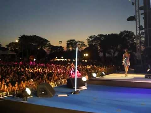 Kelis Live View From Stage Isle Of MTV Malta 2010.MOV