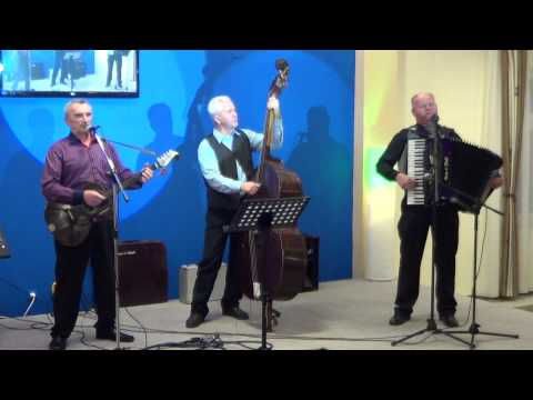 Sijedi Bećari - Pod tvojim prozorom