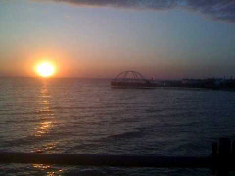 simon patterson VS Mr sam feat. claud 9 - a different cygnes (stevan ruiz collision).wmv