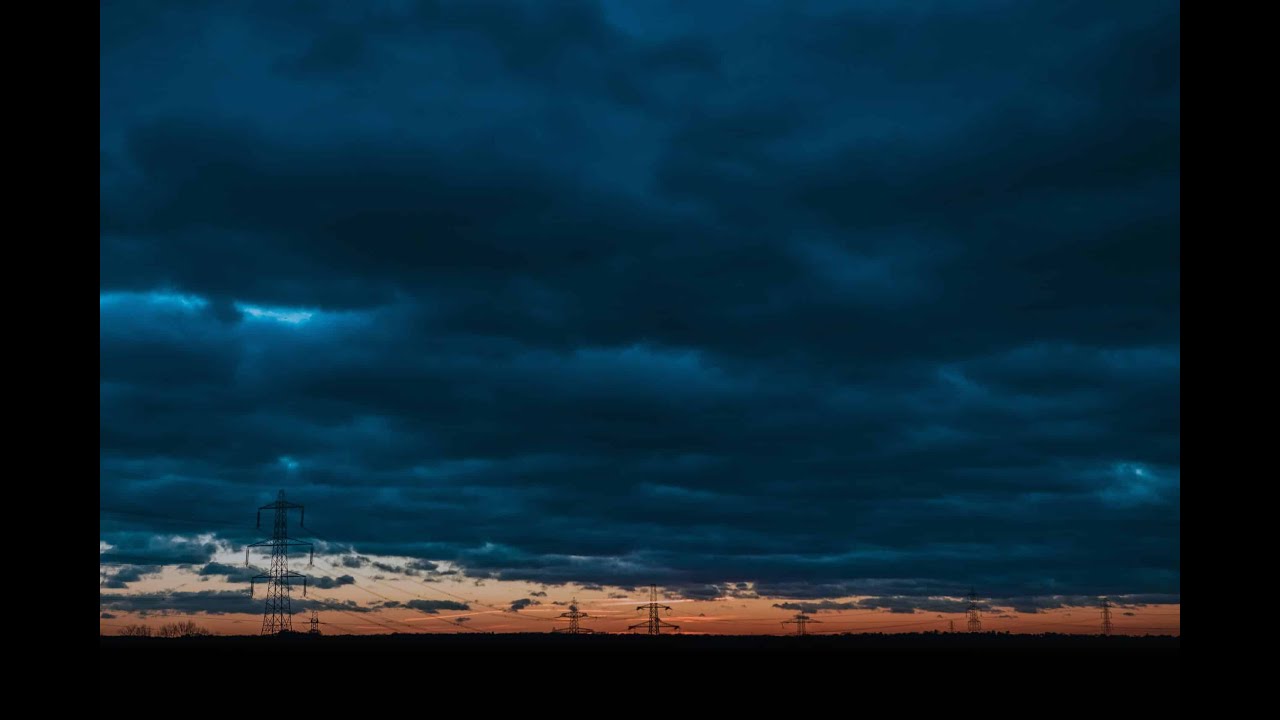 Inconformados multidão chora ao relento