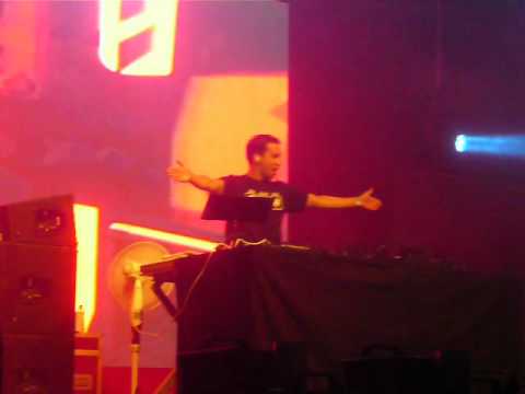 Sato Goldschlag feat. Wynter Gordon - Sister Sister (Laidback Luke @ Beatpatrol Festival 2012)