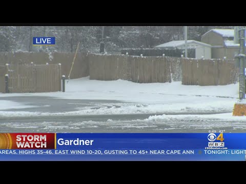 Snow Falls In Several Towns In Central, Western Massachusetts Early Friday