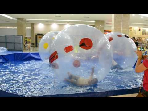 Diversão na Cidade: bolha inflável diverte e é opção para brincar na água em Vitória da Conquista