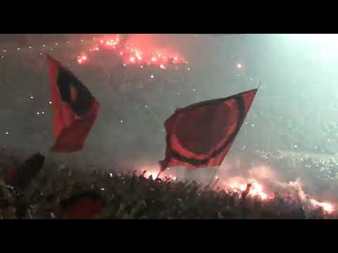 TORCIDA DO FLAMENGO CANTANDO "DEZEMBRO DE 81"!