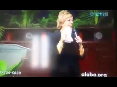 Predicadora Wanda Rolón pide 500 a 100 dólares por oraciones.