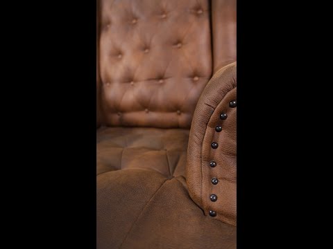 Leatherette Premium Leather Office Chair with Tufted Backrest and Wooden Base, Warranty: 1 Year