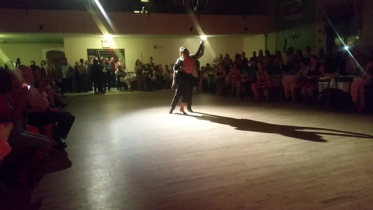 Argentine tango: Julia Urruty & Claudio Gonzales - La Cumparsita