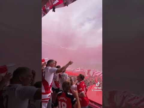 "" Barra: Los Borrachos del Tablón • Club: River Plate