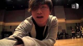 Daesung singing "Moon of Seoul" by Kim Gun Mo