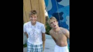 Aaron ft Nick Carter ♥ - Not too young  not too old ♫ + Lyric