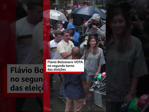 Assista: Flávio Bolsonaro vota no Rio de Janeiro