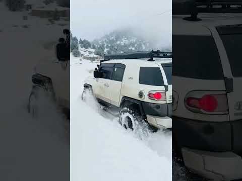 Toyota FJ Cruiser on snow