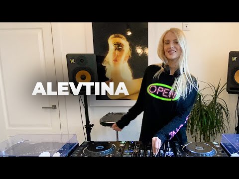 Alevtina - Live @ Radio Intense 12.5.2020 // Tech-House Mix
