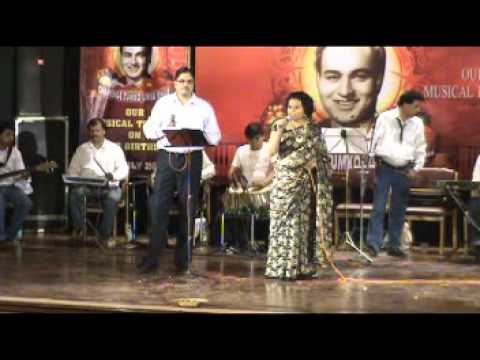 Sumita Saksena & Dr Vishwa Mehta sing 'Saawan Ka Mahina' at IICC on 22 July 2012 Mukesh Nite.mpg