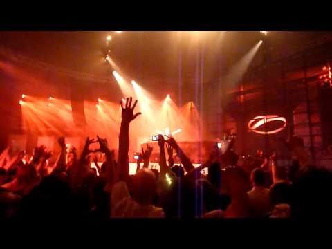 Armin Van Buuren v Laura Jansen 'Coming Home' vs 'Use Somebody' Eller Van Buuren on guitar Asot500