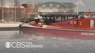 Fire department breaking through ice on frozen Chicago River