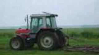 preview picture of video 'On the field with the Massey Ferguson'