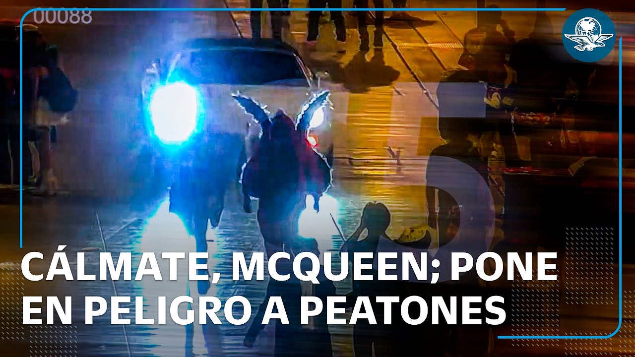 Auto deportivo pasea por la calle Madero y pone en peligro a peatones en Centro Histórico de la CDMX