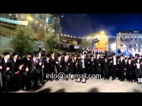 First Yahrtzeid Of Shomrei Emunim Rebbe With His Grandson R' Geldzeiler - Elul 5773