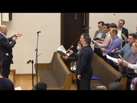 Cor bărbătesc Cluj -Un pene-gri, un călător