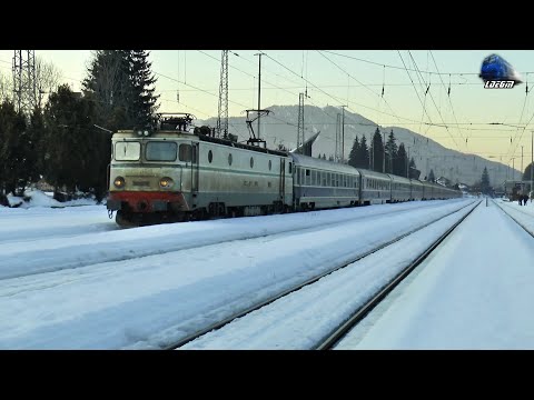 Looong Passenger Train in Heavy Snow/Tren de Călători Lung în Zăpadă in Gara Predeal Station