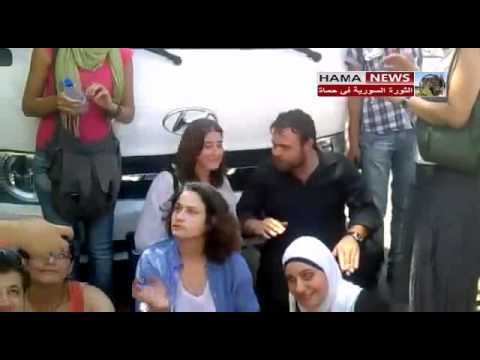 اعتصام بمشاركة الفنانة مي سكاف أمام القصر العدلي في مدينة دمشق