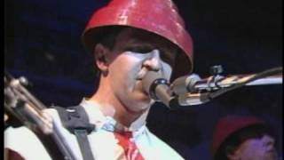 DEVO - Be Stiff (Live) 1980