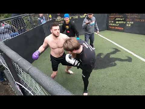 Boxer vs Muay Thai Kickboxer